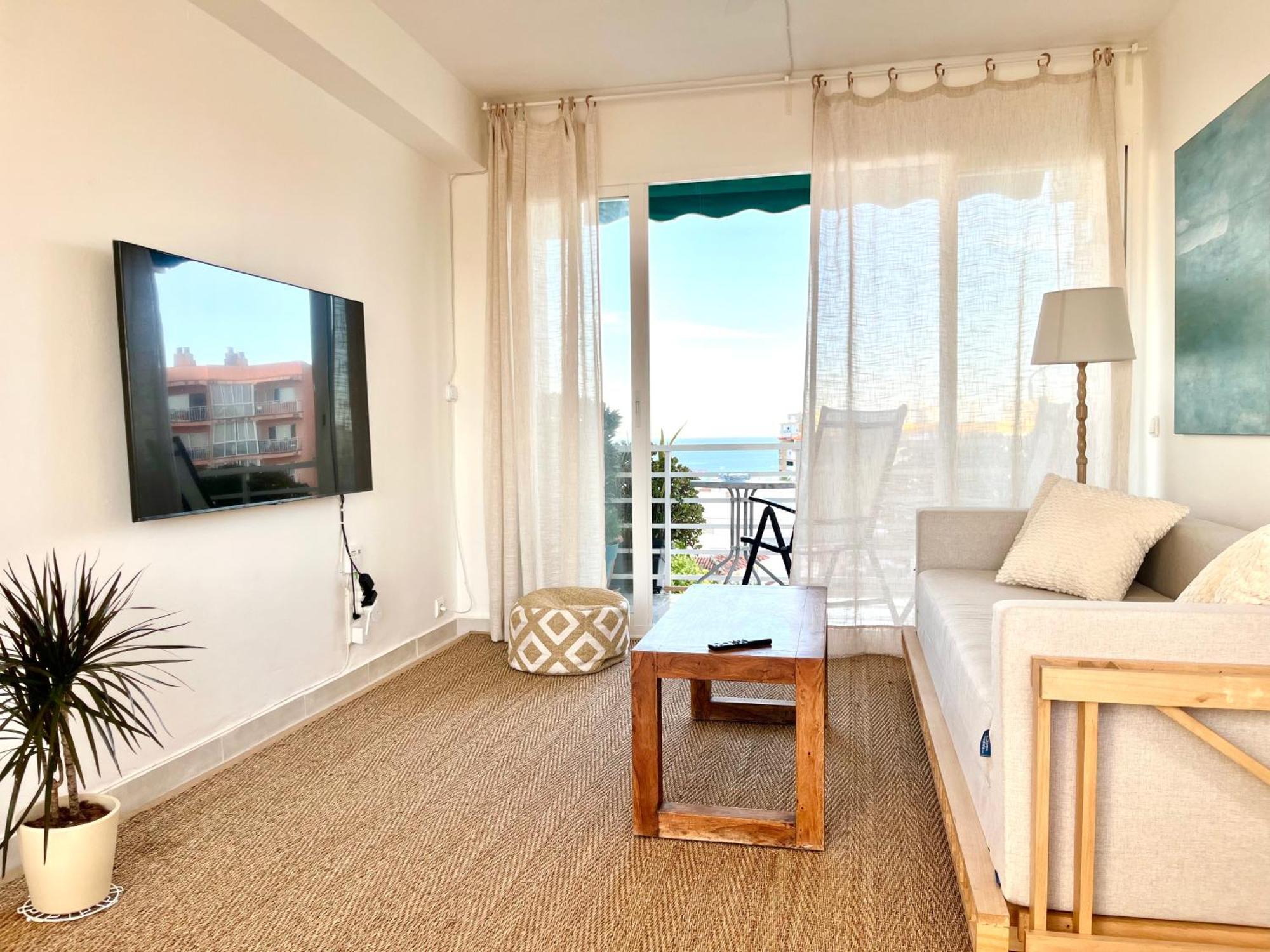 Light-Filled Apartment With Sea Views 토레몰리노스 외부 사진